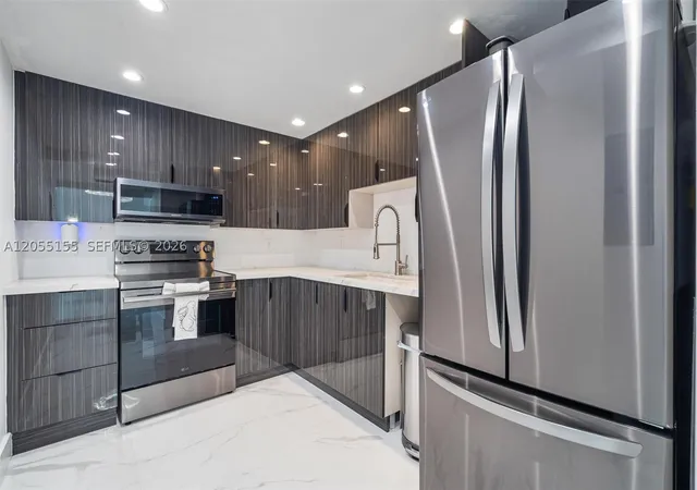 Photo 4 of Condo for sale at 1623 Collins Ave #716, Miami Beach, FL 33139 | MLS# A12055155 | Listing updated on 2026-07-23