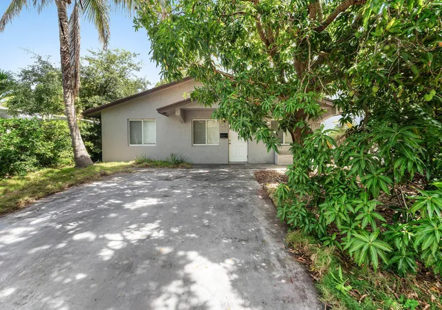 3rd image of 417 Upland Rd, West Palm Beach, FL 33401 | MLS# B26053834