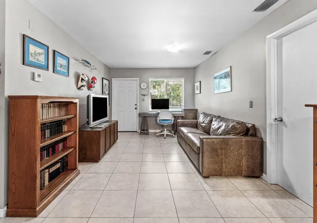 5th image of 417 Upland Rd, West Palm Beach, FL 33401 | MLS# B26053834