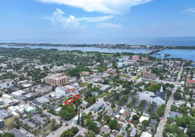 2nd image of 17 S L St, Lake Worth Beach, FL 33460 | MLS# B26053847