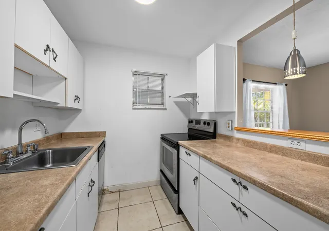 3rd image of 1407 Ne 56Th St, North Lauderdale, FL 33334