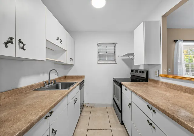 4th image of 1407 Ne 56Th St, North Lauderdale, FL 33334