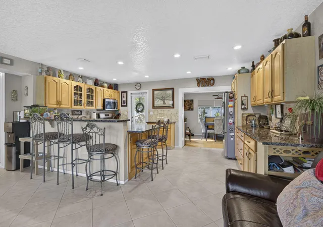 4th image of 240 Gregory Rd, West Palm Beach, FL 33405 | MLS# B26053905