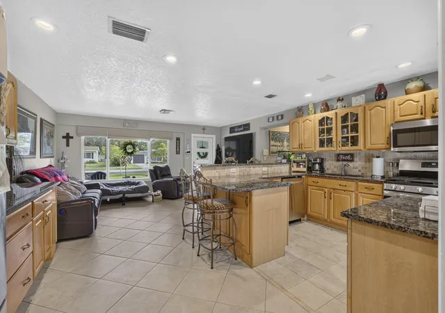 5th image of 240 Gregory Rd, West Palm Beach, FL 33405 | MLS# B26053905