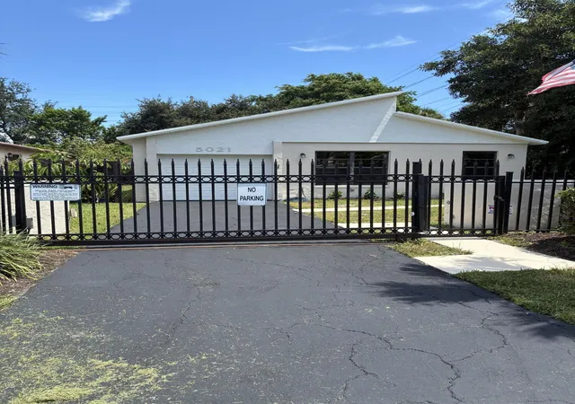 Homes for sale in Boynton Beach, FL | 5021 Mirror Lakes Blvd, Boynton Beach, FL 33472 | MLS# B26053937
