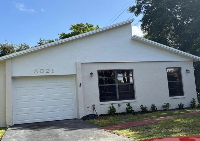 Homes for sale in Boynton Beach, FL | 5021 Mirror Lakes Blvd, Boynton Beach, FL 33472 | MLS# B26053937