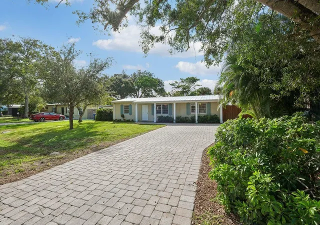 Homes for sale in Vero Beach, FL | 1455 15th Ave, Vero Beach, FL 32960 | MLS# B26054130