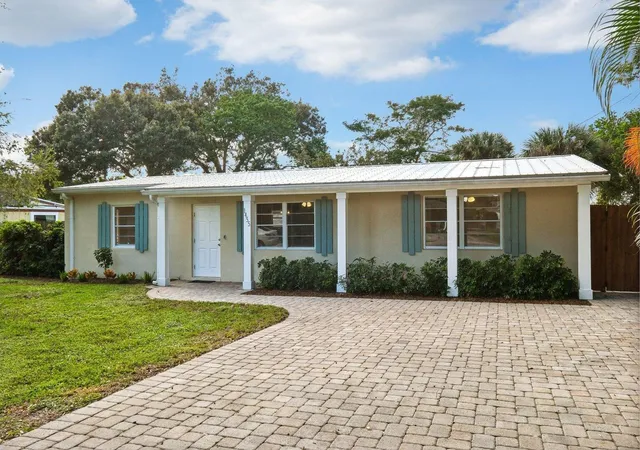 Homes for sale in Vero Beach, FL | 1455 15th Ave, Vero Beach, FL 32960 | MLS# B26054130