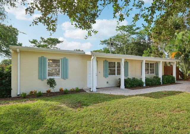 Homes for sale in Vero Beach, FL | 1455 15Th Ave, Vero Beach, FL 32960 | MLS# B26054130