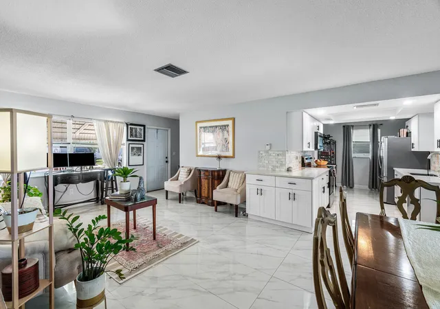 2nd image of 114 Sw 8th Ct, Boynton Beach, FL 33426 | MLS# B26054155