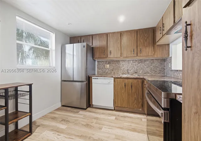 Listing Photo 5 - Condo for sale in building located at 3090 Holiday Springs Blvd, Margate, FL 33063 - Unit #204