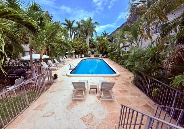 2nd image of 665 Enfield St #B9, Boca Raton, FL 33487 | MLS# A12056331