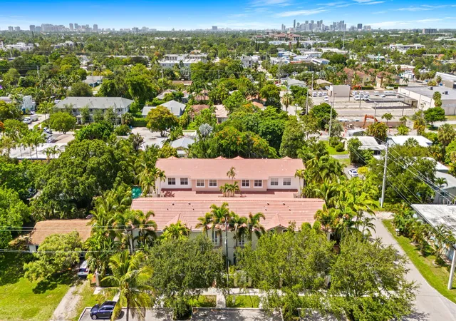 3rd image of 3446 Ne 13Th Ave, Oakland Park, FL 33334 | MLS# B26054195