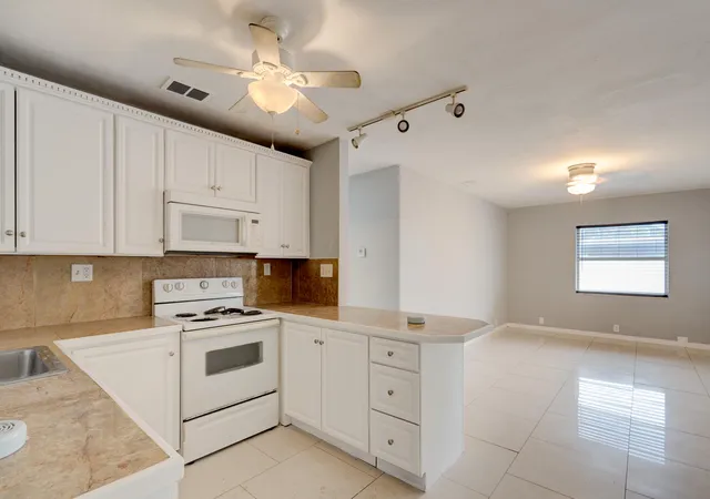 2nd image of 311 De Carie St, Delray Beach, FL 33444