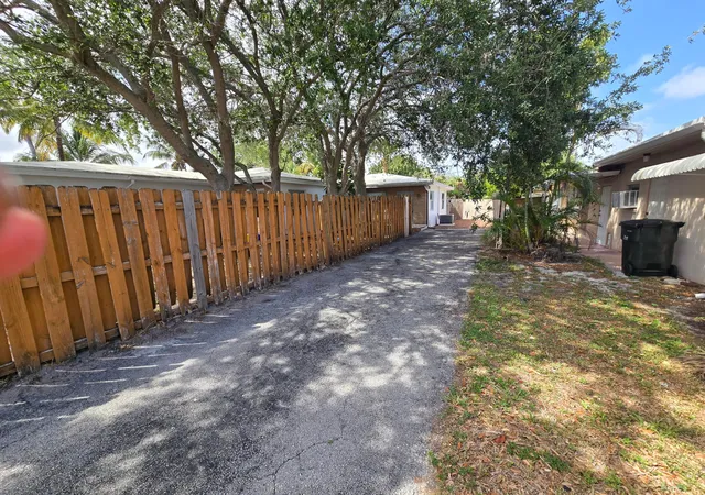 2nd image of 311 De Carie St #311-313, Delray Beach, FL 33444 | MLS# B26054201