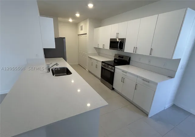 2nd image of 3000 Park Pl, Dania Beach, FL 33312 | MLS# A12055508