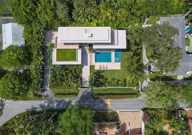 Photo 2 of Mansion for sale at 3400 S Moorings Way, Miami, FL 33133 | MLS# A12056253 | Listing updated on 2026-08-19