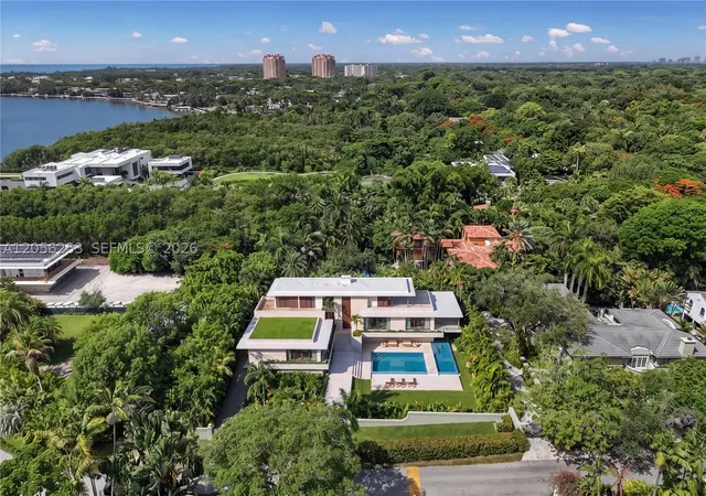 Photo 3 of Mansion for sale at 3400 S Moorings Way, Miami, FL 33133 | MLS# A12056253 | Listing updated on 2026-08-19