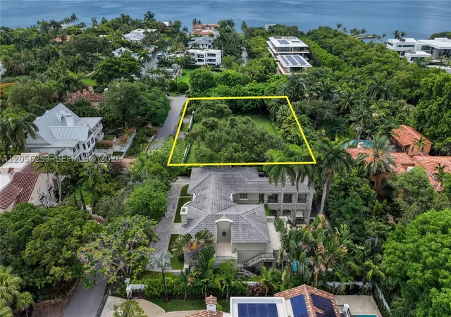 Homes for sale in Miami, FL | 3400 S Moorings Way, Miami, FL 33133 | MLS# A12056253