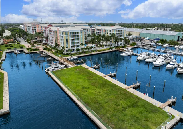 43rd image of 806 E Windward Wy #213, Lantana, FL 33462 | MLS# B26054258