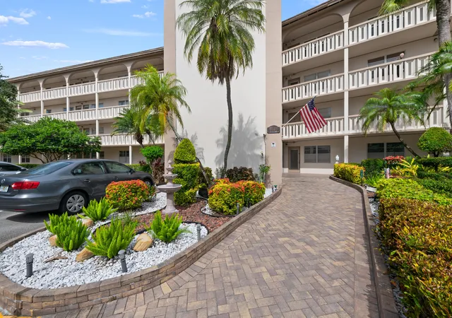 3rd image of 2402 Antigua Cir #C2, Coconut Creek, FL 33066 | MLS# B26054320