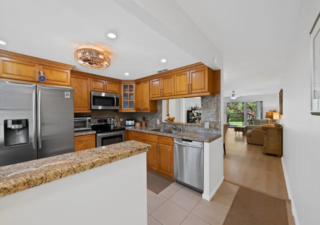 4th image of 2402 Antigua Cir #C2, Coconut Creek, FL 33066 | MLS# B26054320