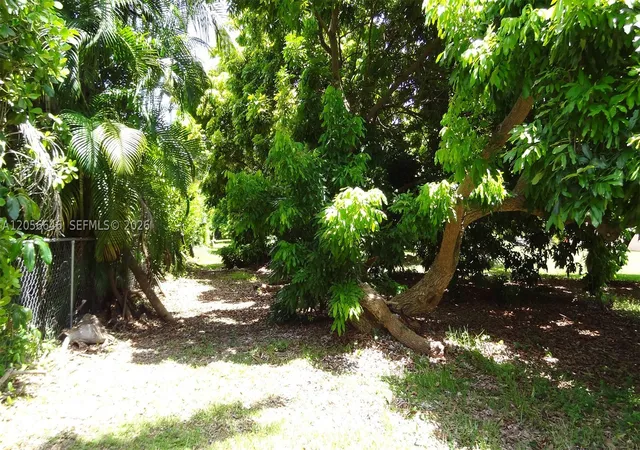 3rd image of 4 Av Ne 152 St, Biscayne Gardens, FL 33162 | MLS# A12056646