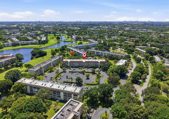 2nd image of 2901 Victoria Cir, Coconut Creek, FL 33066