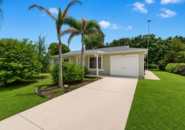 Homes for sale in Port St Lucie, FL | 1334 Se Vestridge Ln, Port St Lucie, FL 34952 | MLS# B26054425