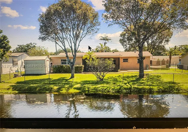 Photo 4 of Single family home for sale at 5231 Sw 89Th Ave, Cooper City, FL 33328 | MLS# A12056673 | Listing updated on 2026-10-09