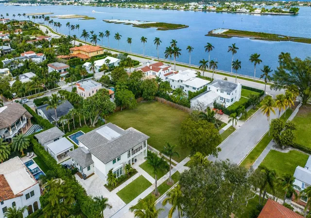 3rd image of 195 Dyer Rd, West Palm Beach, FL 33405 | MLS# B26054480