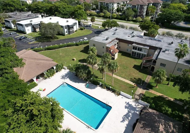 2nd image of 2710 Riverside Dr, Coral Springs, FL 33065