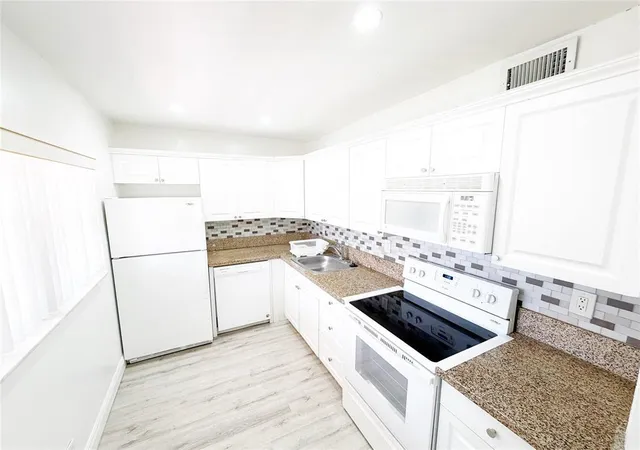 4th image of 2710 Riverside Dr #201-A, Coral Springs, FL 33065 | MLS# B26054510