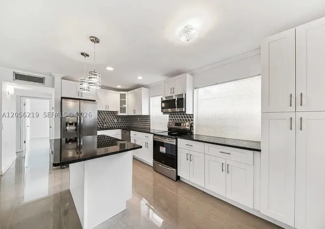 5th image of 899 S Normandy #899, Delray Beach, FL 33484 | MLS# A12056219