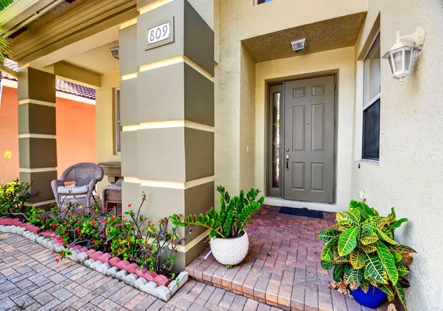 3rd image of 809 Triana St, West Palm Beach, FL 33413 | MLS# B26054514
