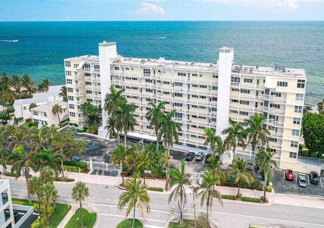 3rd image of 500 Se 21St Ave, Deerfield Beach, FL 33441 | MLS# B26054531