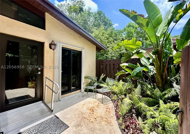 4th image of 151 Essex Rd #4-30, Hollywood, FL 33024 | MLS# A12056958