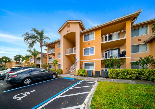 Homes for sale in Port St Lucie, FL | 231 Sw Palm Dr #101, Port St Lucie, FL 34986 | MLS# B26054572