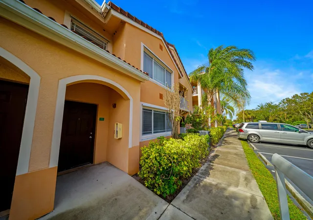 Homes for sale in Port St Lucie, FL | 231 Sw Palm Dr #101, Port St Lucie, FL 34986 | MLS# B26054572