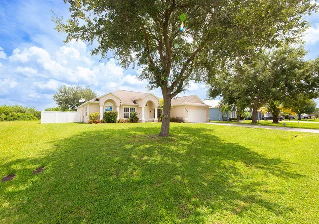 4th image of 2606 Serenity Cir N, Fort Pierce, FL 34981 | MLS# B26054616