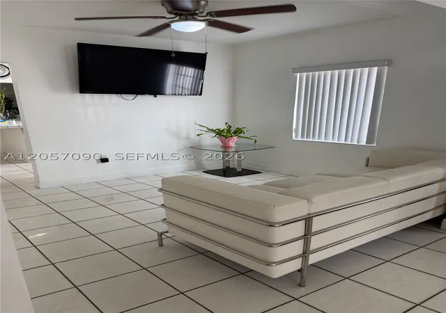 20 SW 48th Ave