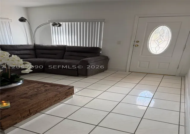 20 SW 48th Ave