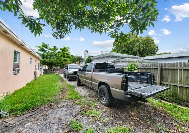 19th image of 728 22nd St, West Palm Beach, FL 33407 | MLS# B26054665