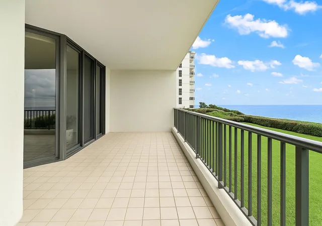 4th image of 800 Ocean Dr #204, Juno Beach, FL 33408 | MLS# B26054711
