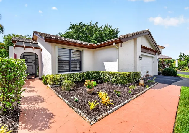 Homes for sale in Boynton Beach, FL | 5791 Lakeview Mews Pl, Boynton Beach, FL 33437 | MLS# B26054817