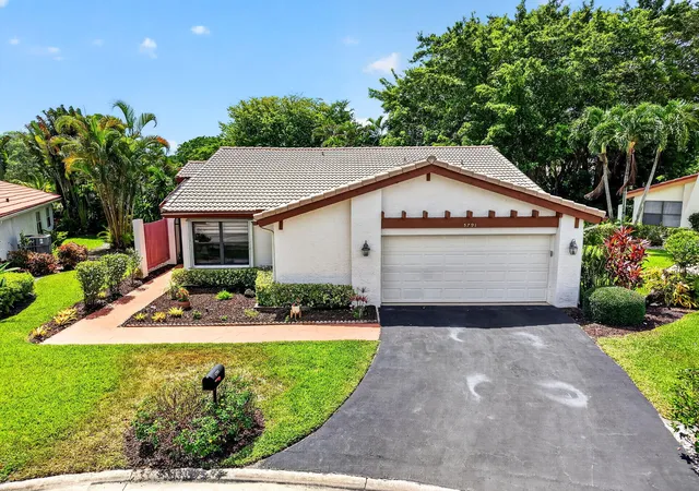 Homes for sale in Boynton Beach, FL | 5791 Lakeview Mews Pl, Boynton Beach, FL 33437 | MLS# B26054817