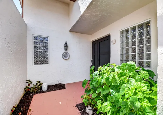 Homes for sale in Boynton Beach, FL | 5791 Lakeview Mews Pl, Boynton Beach, FL 33437 | MLS# B26054817