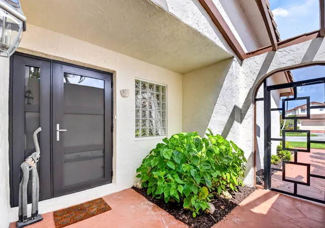 Homes for sale in Boynton Beach, FL | 5791 Lakeview Mews Pl, Boynton Beach, FL 33437 | MLS# B26054817