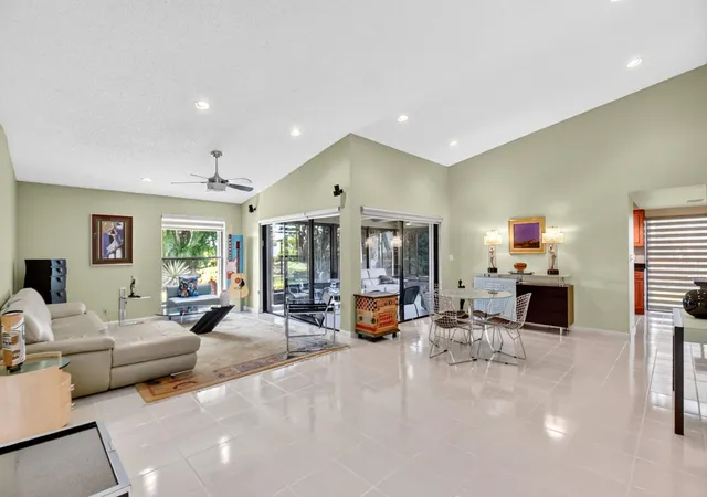 Homes for sale in Boynton Beach, FL | 5791 Lakeview Mews Pl, Boynton Beach, FL 33437 | MLS# B26054817