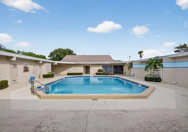 Homes for sale in Boynton Beach, FL | 309 Circle Dr S, Boynton Beach, FL 33435 | MLS# B26054882